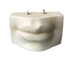 Свічка у формі губ 12 х 7.5 х 7 см (vol-1002)